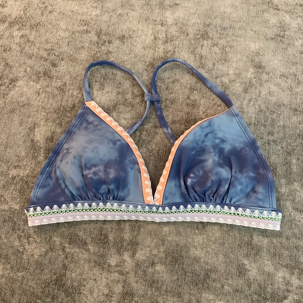 Xhilaration size Medium blue tie dye bikini top. {1084}
